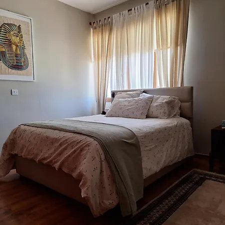 בית הארחה Live In Landlord Panthea 3*