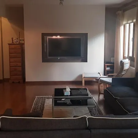 בית הארחה Live In Landlord Panthea 3*