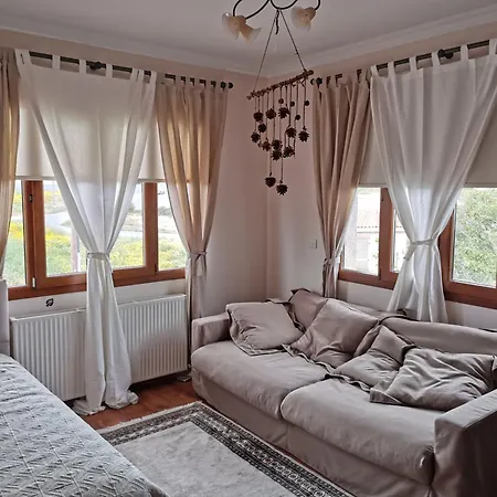 Casa de hóspedes Live In Landlord Panthea 3*