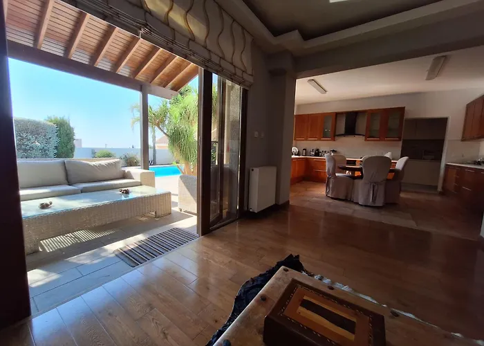 Holiday Villa Panthea 招待所 利马索尔