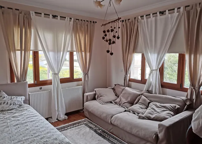 Vendégház Live In Landlord Panthea 3*