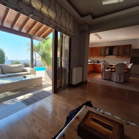 Live In Landlord Panthea Pensjonat Limassol