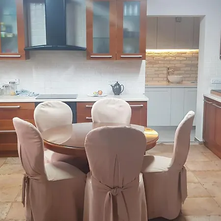 Live In Landlord Panthea